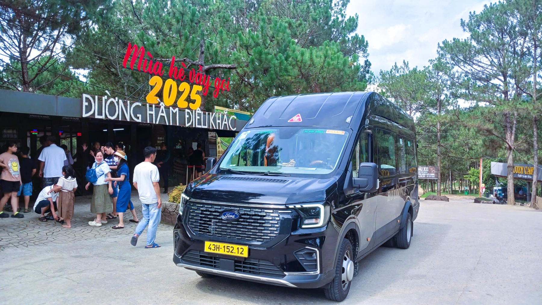 Ford Transit 18 Chỗ Ford Transit 18 Chỗ